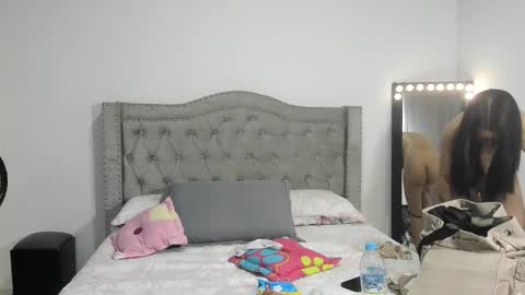 Snapshot of emilydauz chatting on 11-12-25, 06:08 Camila online show from 11-12-25, 06:08