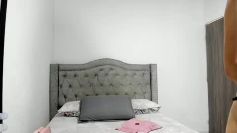 Snapshot of emilydauz chatting on 01-14-26, 06:13 Camila online show from 01-14-26, 06:13