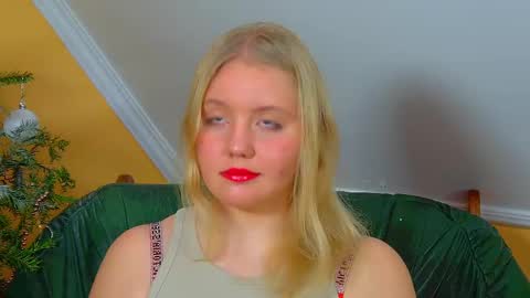 Snapshot of emilyevansen chatting on 12-21-25, 06:31 Emily online show from 12-21-25, 06:31