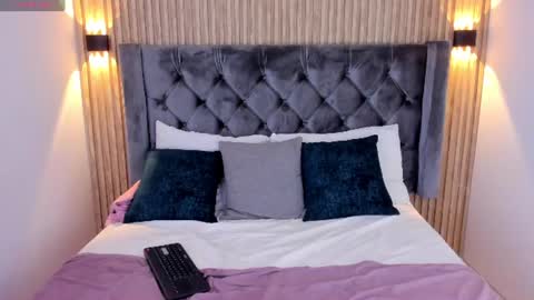 emilygracce online show from 07-04-26, 12:11