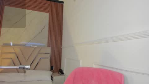 Snapshot of emilyhendrix_ chatting on 02-19-26, 08:16 Emily Hendrix online show from 02-19-26, 08:16