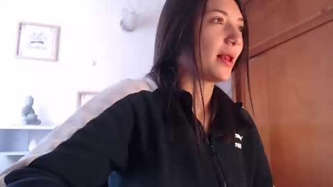 Snapshot of emilyjangcandy_ chatting on 02-25-25, 05:15 Emily Jang online show from 02-25-25, 05:15