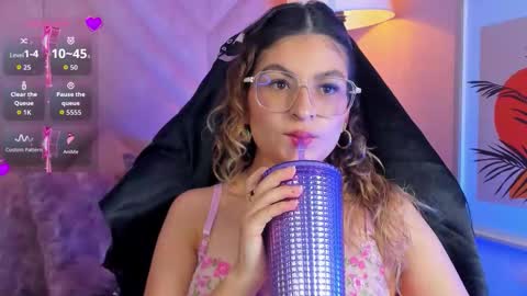 Snapshot of emilyjonesss_ chatting on 02-28-26, 07:59 Emilyjonnes online show from 02-28-26, 07:59