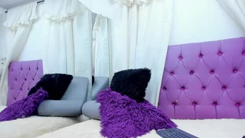Snapshot of emilymadrid chatting on 12-29-24, 05:31 Emily online show from 12-29-24, 05:31