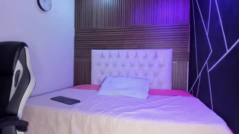 emilymora1_ online show from 05-20-26, 04:51
