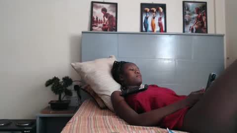 Emilly online show from 02-19-25, 07:39