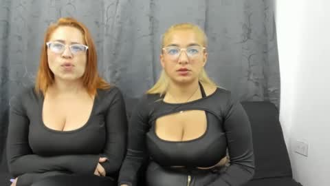 Snapshot of emilyriskhot chatting on 02-10-25, 10:40 emily friends online show from 02-10-25, 10:40