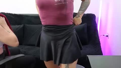 Snapshot of emilyriskhot chatting on 09-12-25, 04:40 emily friends online show from 09-12-25, 04:40