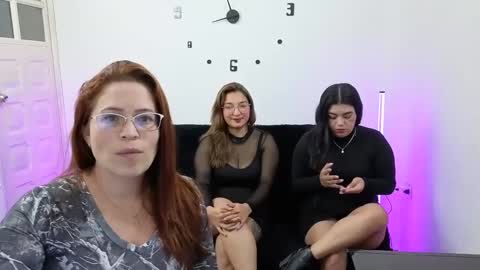 Snapshot of emilyriskhot chatting on 09-25-25, 04:43 emily friends online show from 09-25-25, 04:43
