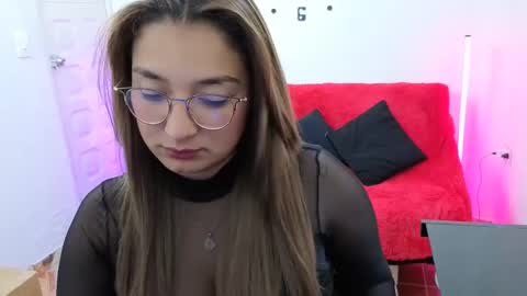 Snapshot of emilyriskhot chatting on 10-02-25, 04:14 emily friends online show from 10-02-25, 04:14