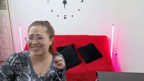 Snapshot of emilyriskhot chatting on 10-05-25, 11:24 emily friends online show from 10-05-25, 11:24