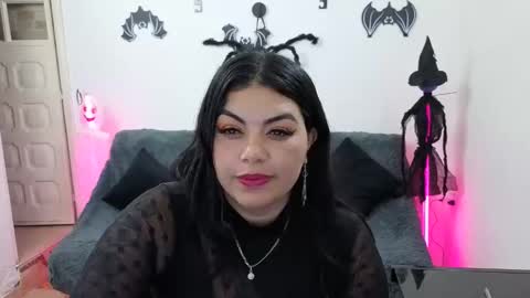 Snapshot of emilyriskhot chatting on 10-16-25, 08:43 emily friends online show from 10-16-25, 08:43