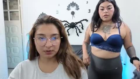 Snapshot of emilyriskhot chatting on 10-18-25, 09:37 emily friends online show from 10-18-25, 09:37