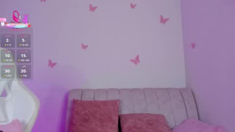 Snapshot of emilyrive chatting on 09-22-25, 10:50 Emily online show from 09-22-25, 10:50