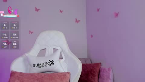 Snapshot of emilyrive chatting on 09-25-25, 11:14 Emily online show from 09-25-25, 11:14