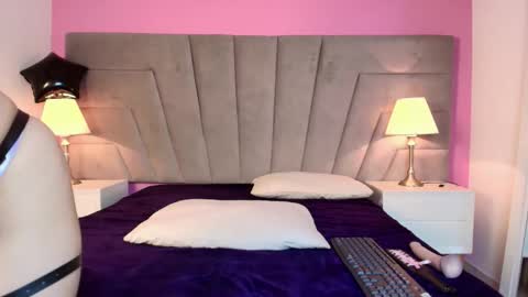 Snapshot of emilyroth chatting on 01-13-26, 08:58 emily online show from 01-13-26, 08:58