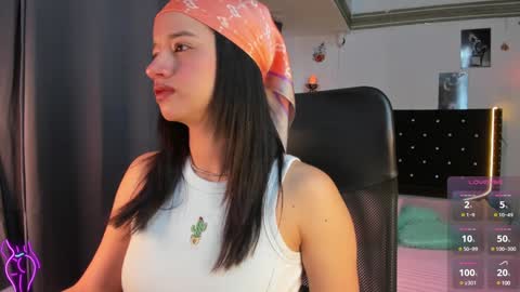 Snapshot of emilyrousex chatting on 12-22-24, 02:38 emilyrousex online show from 12-22-24, 02:38