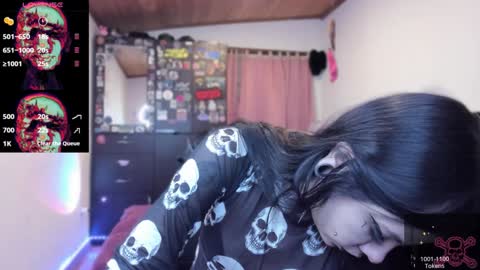 Snapshot of emilyrymer chatting on 12-18-24, 11:19 Emily Support me to have 100 likes plx online show from 12-18-24, 11:19
