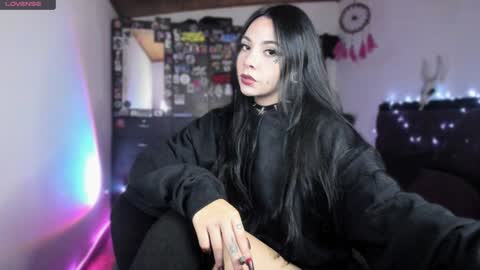 Snapshot of emilyrymer chatting on 12-23-24, 10:23 Emily Support me to have 100 likes plx online show from 12-23-24, 10:23