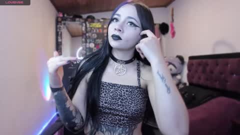 Snapshot of emilyrymer chatting on 12-30-24, 12:54 Emily Support me to have 100 likes plx online show from 12-30-24, 12:54