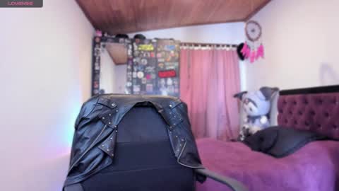 Snapshot of emilyrymer chatting on 01-24-25, 07:49 Emily Support me to have 100 likes plx online show from 01-24-25, 07:49