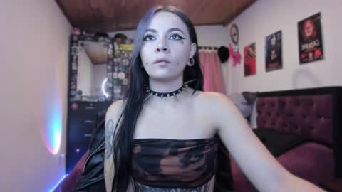 Snapshot of emilyrymer chatting on 01-28-25, 02:42 Emily Support me to have 100 likes plx online show from 01-28-25, 02:42