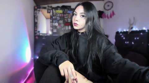 Snapshot of emilyrymer chatting on 01-28-25, 10:56 Emily Support me to have 100 likes plx online show from 01-28-25, 10:56