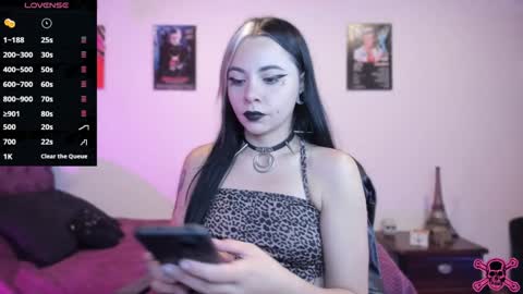 Snapshot of emilyrymer chatting on 01-30-25, 07:04 Emily Support me to have 100 likes plx online show from 01-30-25, 07:04