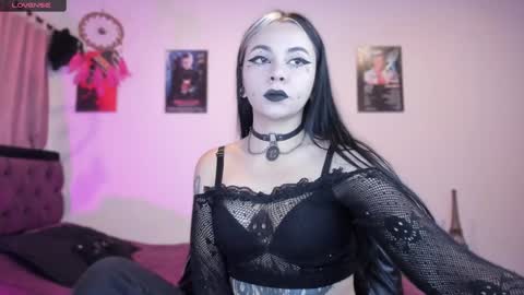 Snapshot of emilyrymer chatting on 01-31-25, 10:10 Emily Support me to have 100 likes plx online show from 01-31-25, 10:10