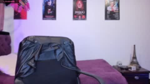 Snapshot of emilyrymer chatting on 02-02-25, 06:53 Emily Support me to have 100 likes plx online show from 02-02-25, 06:53