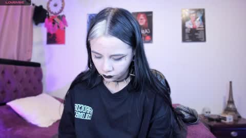 Snapshot of emilyrymer chatting on 02-03-25, 12:58 Emily Support me to have 100 likes plx online show from 02-03-25, 12:58