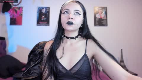 Snapshot of emilyrymer chatting on 02-08-25, 01:54 Emily Support me to have 100 likes plx online show from 02-08-25, 01:54