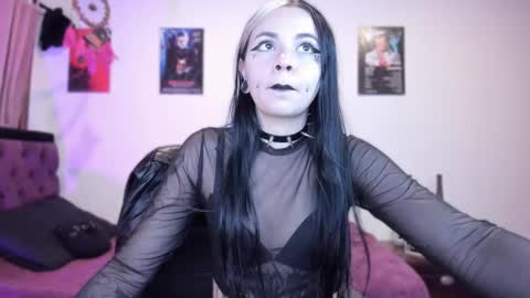 Snapshot of emilyrymer chatting on 02-11-25, 12:17 Emily Support me to have 100 likes plx online show from 02-11-25, 12:17