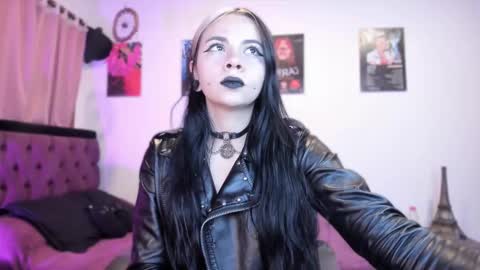 Snapshot of emilyrymer chatting on 02-18-25, 03:21 Emily Support me to have 100 likes plx online show from 02-18-25, 03:21