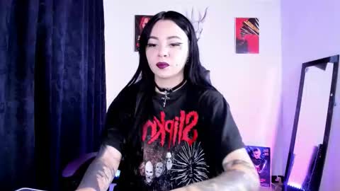 Snapshot of emilyrymer chatting on 09-27-25, 08:03 Emily Support me to have 100 likes plx online show from 09-27-25, 08:03