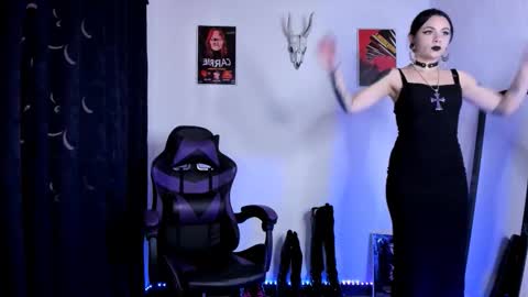 Snapshot of emilyrymer chatting on 10-18-25, 07:03 Emily Support me to have 100 likes plx online show from 10-18-25, 07:03
