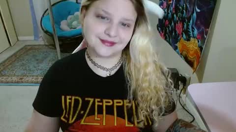 Snapshot of emilyshaze chatting on 01-20-25, 06:10 emily haze online show from 01-20-25, 06:10