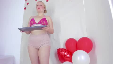 Snapshot of emilysumer chatting on 02-15-25, 02:37 Summer 3 online show from 02-15-25, 02:37