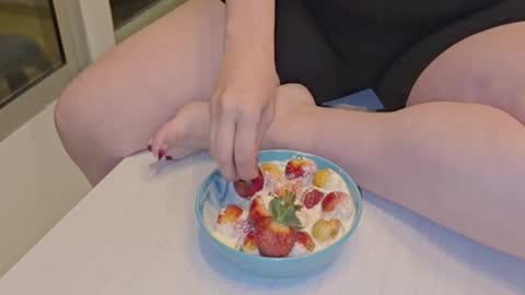 Snapshot of emilysumer chatting on 11-30-25, 01:37 Summer 3 online show from 11-30-25, 01:37