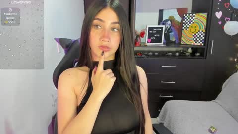 Snapshot of emilytafur chatting on 01-10-25, 11:29 Emy online show from 01-10-25, 11:29