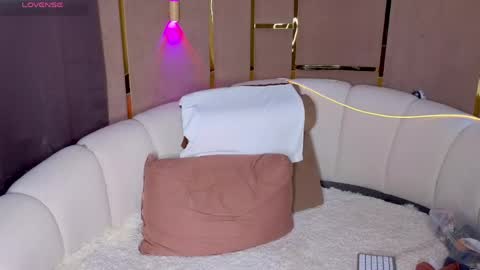 Snapshot of emilytrays chatting on 05-02-26, 03:50 Emily wish-list online show from 05-02-26, 03:50