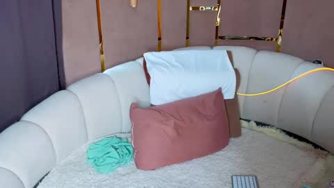 Snapshot of emilytrays chatting on 05-12-26, 04:20 Emily wish-list online show from 05-12-26, 04:20