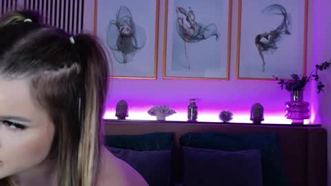 Snapshot of emilywess chatting on 03-06-26, 05:31 EmilyWess online show from 03-06-26, 05:31