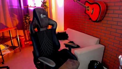 Emily online show from 12-29-24, 08:22