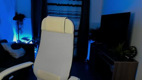 Emily online show from 02-04-25, 06:14