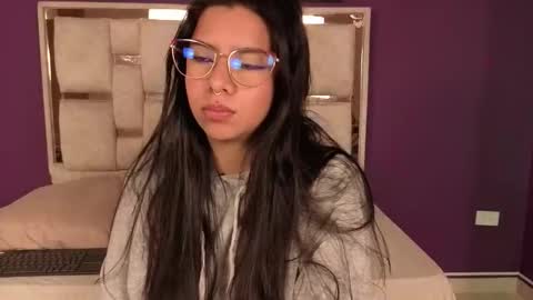 emilyy_cooperr online show from 01-12-26, 12:21