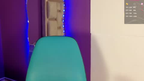 Snapshot of emilyy_cooperr chatting on 05-22-26, 04:23 emilyy_cooperr online show from 05-22-26, 04:23