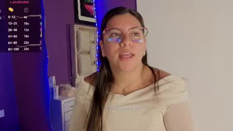 Snapshot of emilyy_cooperr chatting on 06-09-26, 12:17 emilyy_cooperr online show from 06-09-26, 12:17