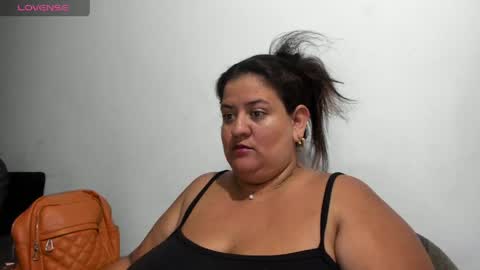 Snapshot of emilyycurvy_ chatting on 05-31-26, 11:17 Jhoanna online show from 05-31-26, 11:17