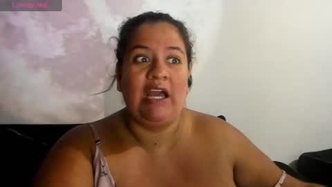 Snapshot of emilyycurvy_ chatting on 06-11-26, 02:11 Jhoanna online show from 06-11-26, 02:11